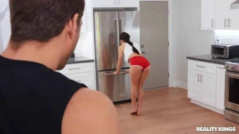 Chị gái gợi tình Parody