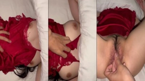 Vú to lông bướm mượt em còn tạo kiểu lông